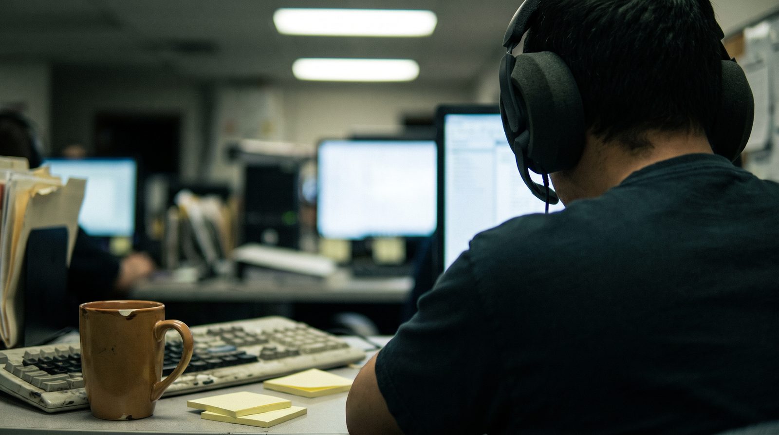 How 911 dispatchers deescalate emergency calls